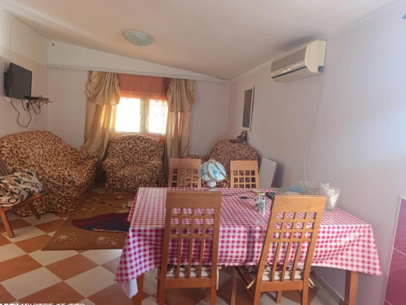 Kuća 215 m² na tri nivoa sa terasom i pogledom na more – Šušanj, Bar