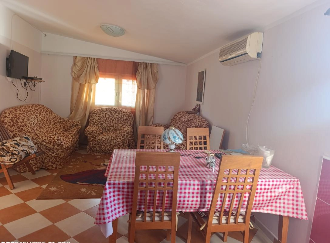 Kuća 215 m² na tri nivoa sa terasom i pogledom na more – Šušanj, Bar