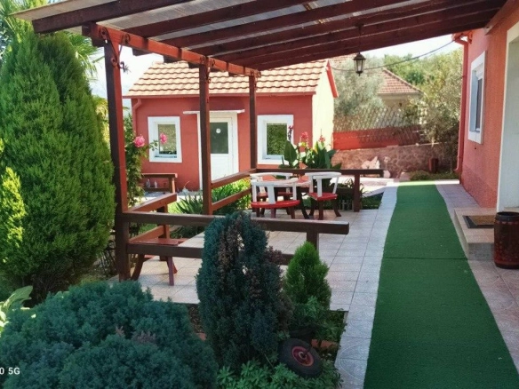 Renovirana kuća sa dvorištem u Danilovgradu