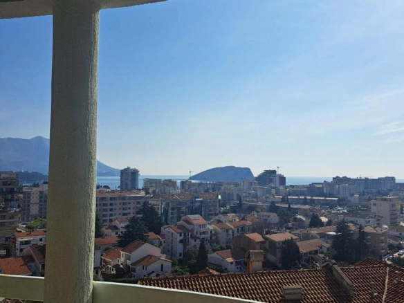 Trosoban stan sa garažom u Dubovici