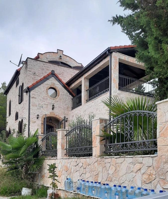 Kamena kuća sa pogledom na more u Zagrađu