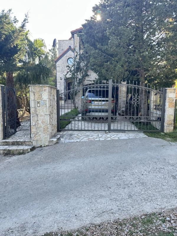 Kuća 183 m² od kamena sa pogledom na more – Zagrađe, Bar
