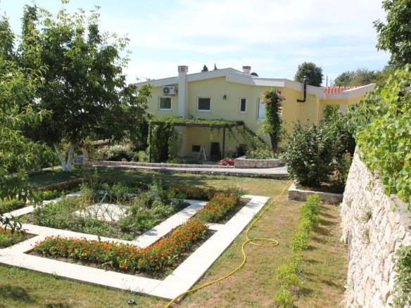 Kuća sa pogledom na more u Dobroj Vodi