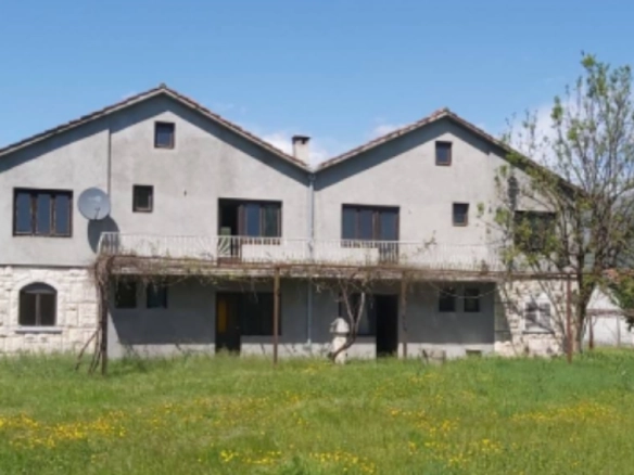 Kuća sa dva stana u Danilovgradu