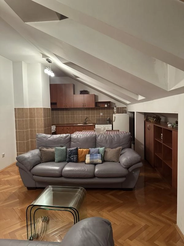 Jednosoban stan 62 m² na posljednjem spratu sa liftom – Stari aerodrom, Podgorica