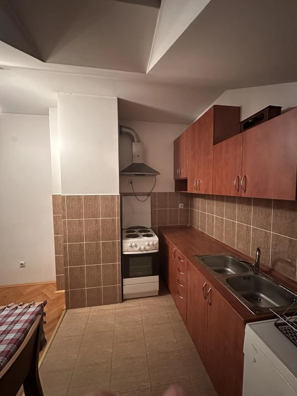 Jednosoban stan 62 m² na posljednjem spratu sa liftom – Stari aerodrom, Podgorica