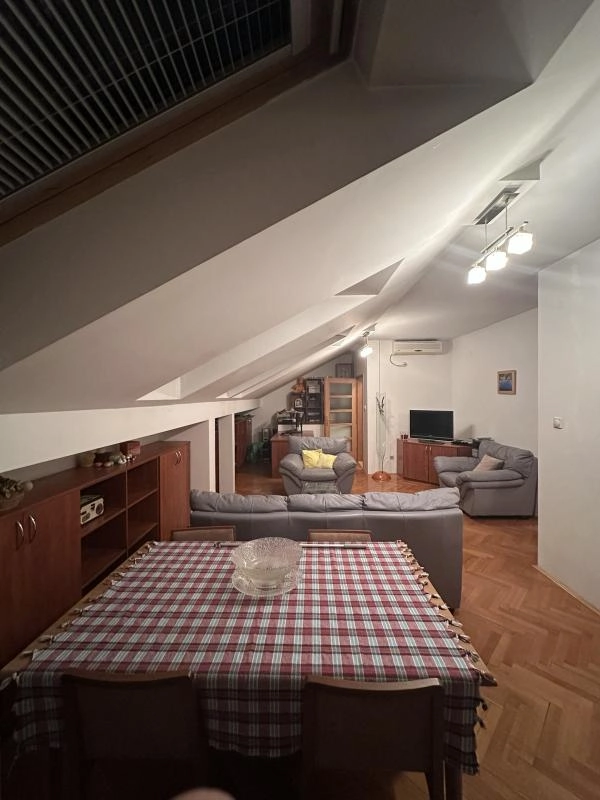 Jednosoban stan 62 m² na posljednjem spratu sa liftom – Stari aerodrom, Podgorica