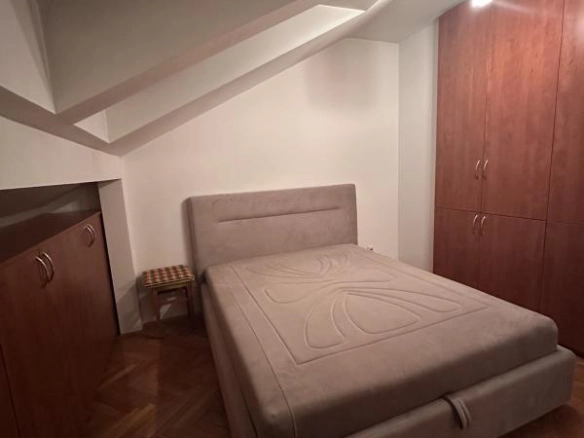 Jednosoban stan 62 m² na posljednjem spratu sa liftom – Stari aerodrom, Podgorica