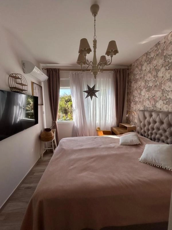 Dvosoban-stan-sa-pogledom-na-more-Dobra-Voda-Bar-10 Dvosoban stan 83 m² na prvoj liniji sa pogledom na more – Dobra Voda, Bar