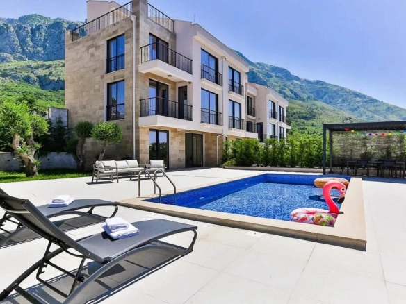 Kuća 223 m² sa pogledom na more i bazenom – Sveti Stefan, Budva