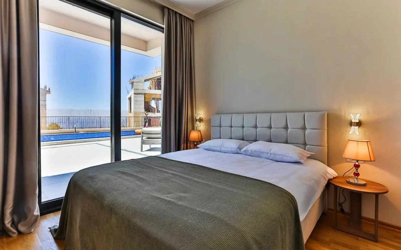 Kuca-sa-bazenom-u-Svetom-Stefanu-Budva-6 Kuća 223 m² sa pogledom na more i bazenom – Sveti Stefan, Budva