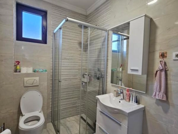 Dvosoban stan 57 m² u novogradnji blizu Univerziteta – Rozino, Budva
