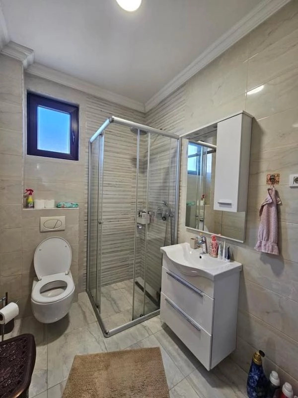 Dvosoban stan 57 m² u novogradnji blizu Univerziteta – Rozino, Budva