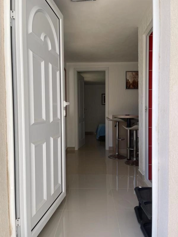 Kuća 430 m² sa pet odvojenih stanova i bazenom – Baošići, Herceg Novi
