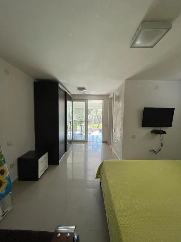 Kuća 430 m² sa pet odvojenih stanova i bazenom – Baošići, Herceg Novi