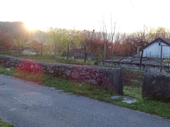 Kamena kuća 79 m² na placu od 2000 m² sa voćnjakom – Orya Luka, Danilovgrad