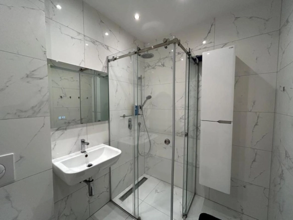 Dvosoban stan 71 m² sa dvije terase, 150 m od mora – centar Budve