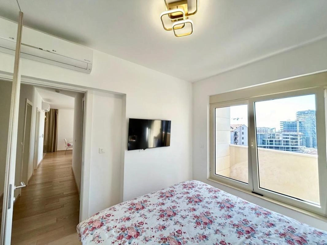 Dvosoban-stan-u-centru-Budve-150-m-od-mora-3 Dvosoban stan 71 m² sa dvije terase, 150 m od mora – centar Budve