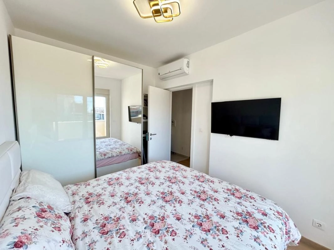 Dvosoban-stan-u-centru-Budve-150-m-od-mora-4 Dvosoban stan 71 m² sa dvije terase, 150 m od mora – centar Budve