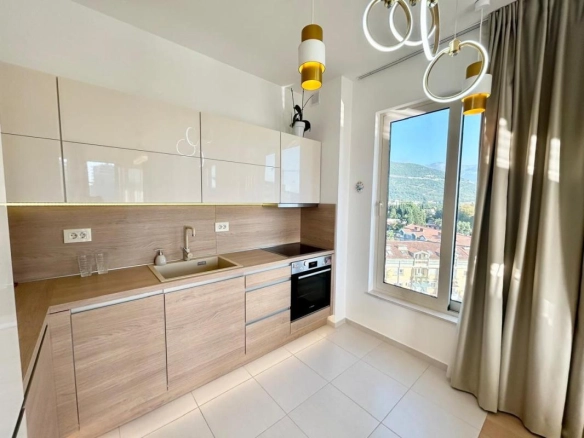 Dvosoban stan 71 m² sa dvije terase, 150 m od mora – centar Budve