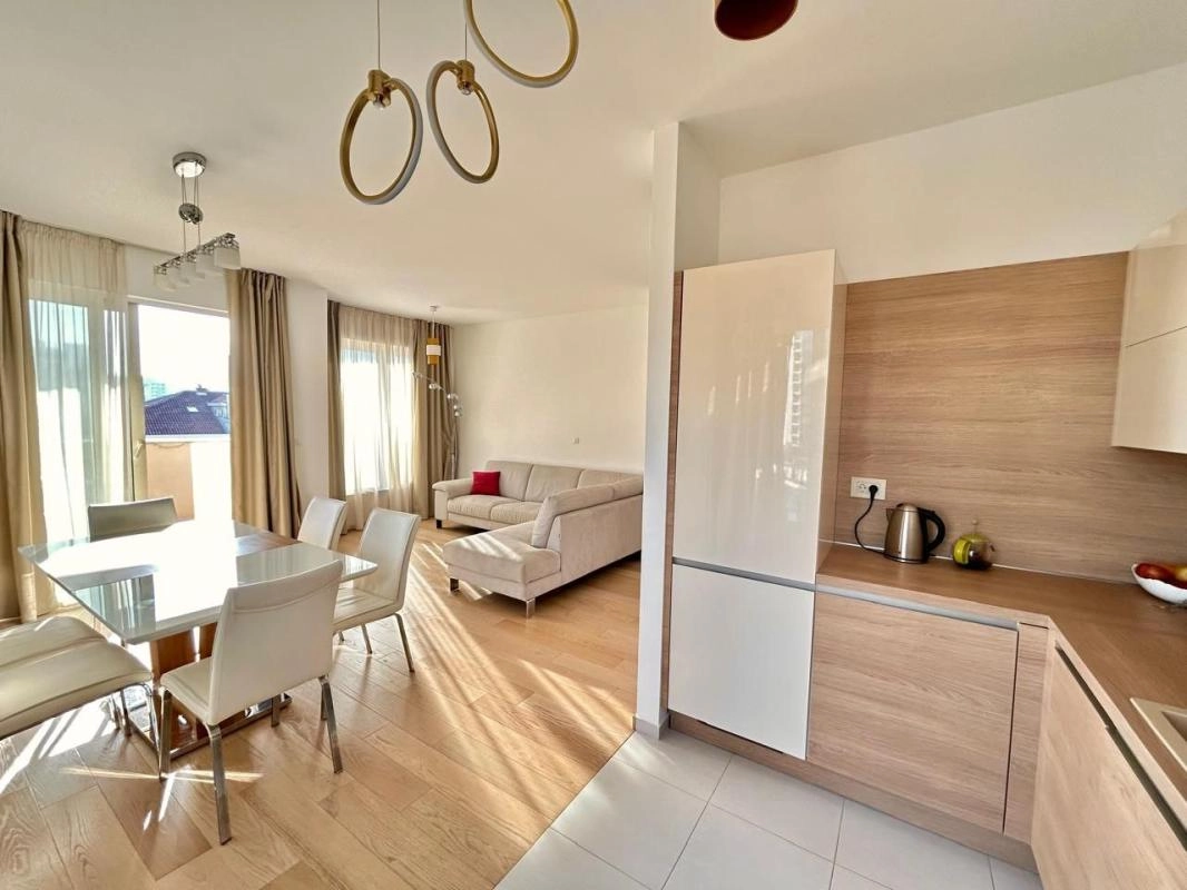 Dvosoban-stan-u-centru-Budve-150-m-od-mora-9 Dvosoban stan 71 m² sa dvije terase, 150 m od mora – centar Budve