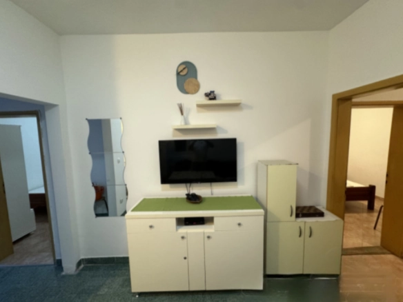 Prizemna kuća sa dvorištem u Sutomoru