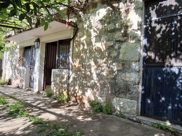 Kamena kuća u Sutomoru