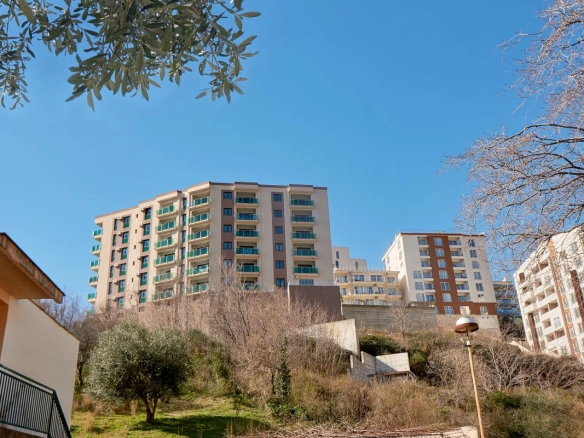 Dvosoban stan 63 m² sa pogledom na more i terasom – Bečići, Budva