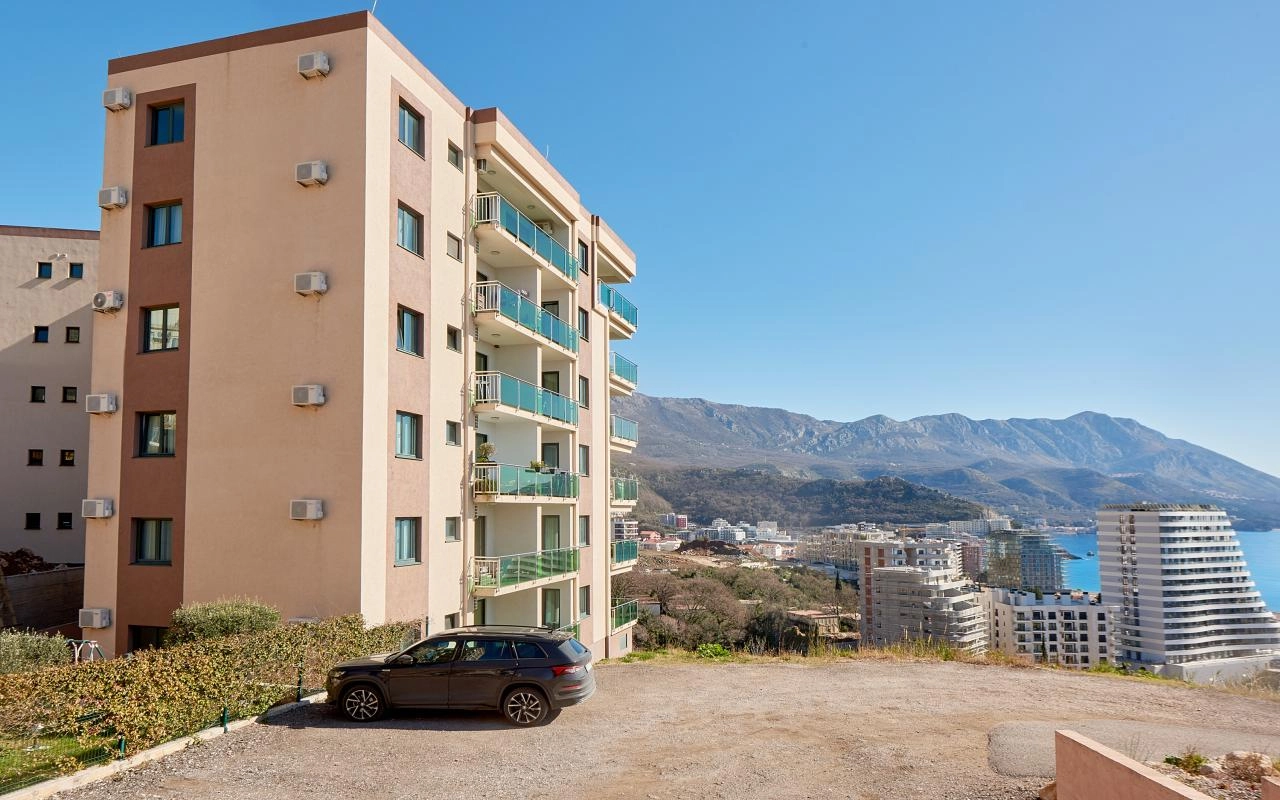 Dvosoban stan 63 m² sa pogledom na more i terasom – Bečići, Budva