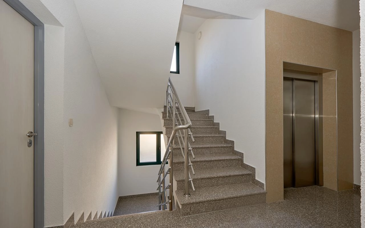Dvosoban stan 63 m² sa pogledom na more i terasom – Bečići, Budva