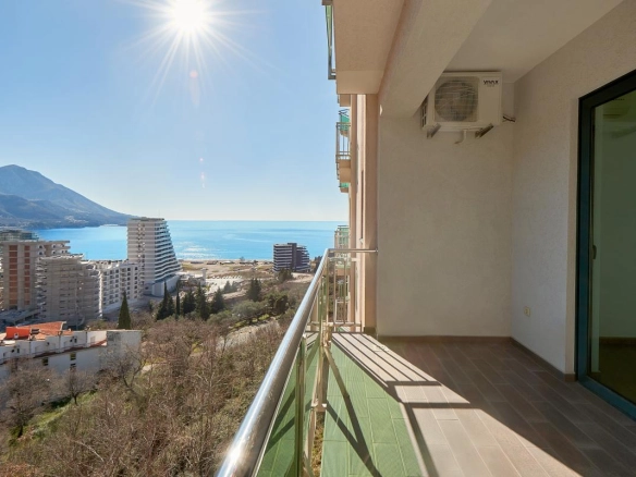 Dvosoban stan 63 m² sa pogledom na more i terasom – Bečići, Budva