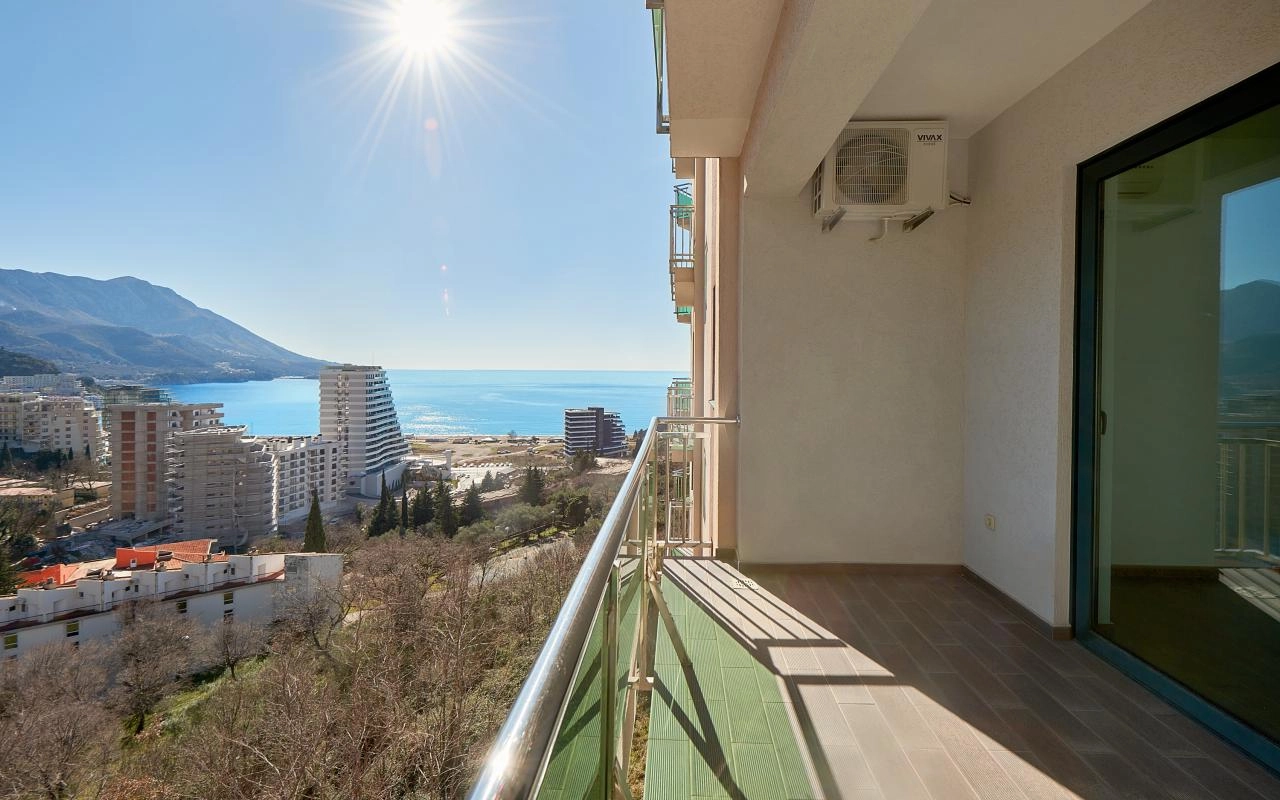 Dvosoban stan 63 m² sa pogledom na more i terasom – Bečići, Budva