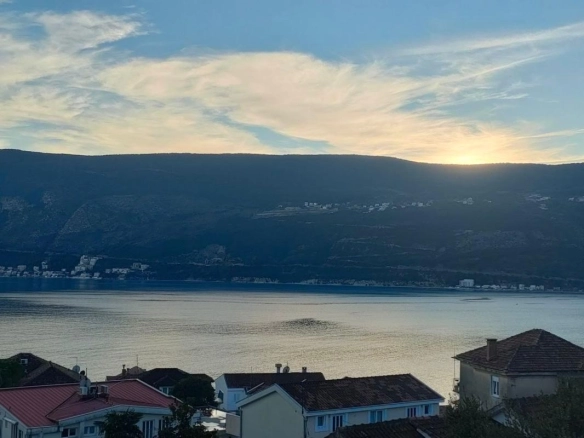 Dvosoban stan sa pogledom na more