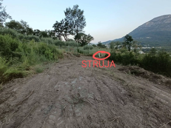 Plac sa pogledom na more u Zupcima