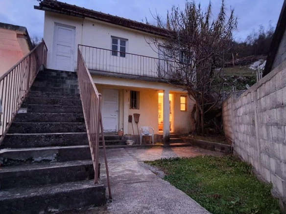Renovirana kuća sa placom u Danilovgradu