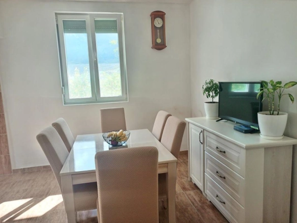 Kuća sa voćnjakom u Starom Baru