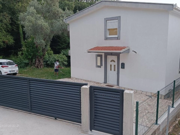 Kuća za izdavanje u Dobroj Vodi
