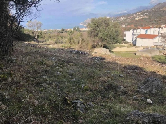 Plac sa pogledom na more u Pečuricama