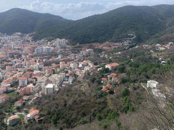 Plac sa pogledom na more u Podmainama