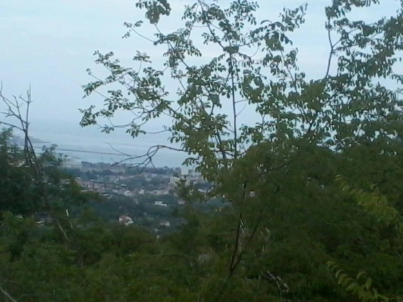 Plac sa pogledom na planine i more
