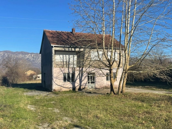 Kuća sa placom u Kosiću