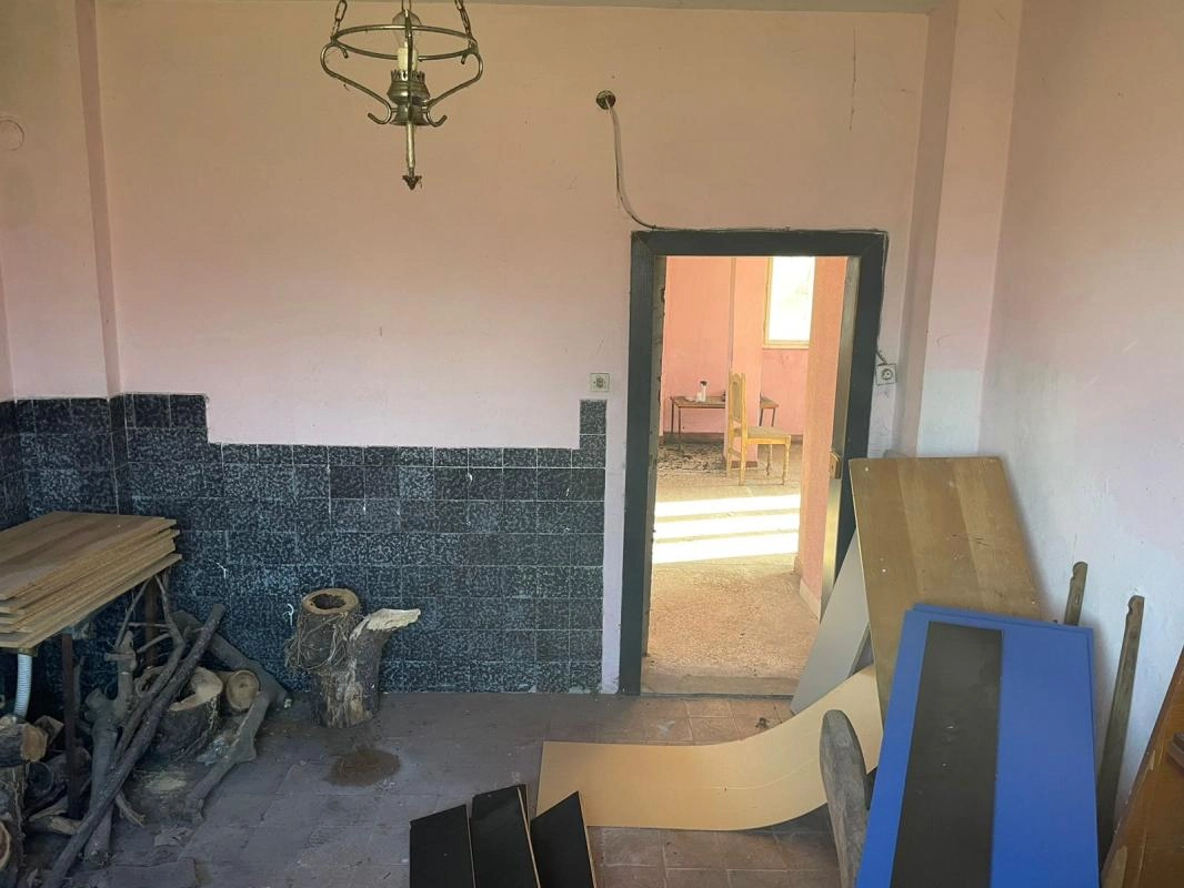 Kuća 208 m² na placu od 3700 m², legalizovana – Kosić, Danilovgrad