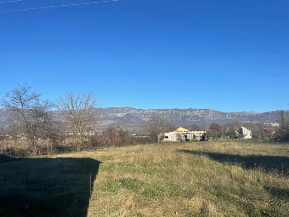 Kuća 208 m² na placu od 3700 m², legalizovana – Kosić, Danilovgrad