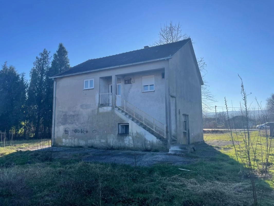 Kuća 208 m² na placu od 3700 m², legalizovana – Kosić, Danilovgrad