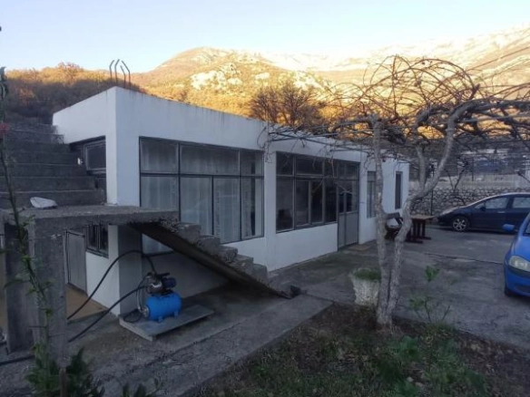 Kuća sa baštom u Đurmanima