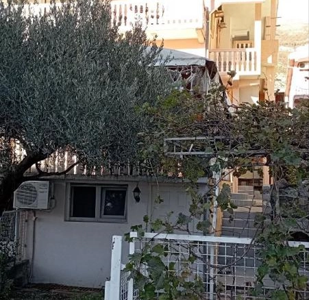 Kuća sa garsonjerama u Sutomoru