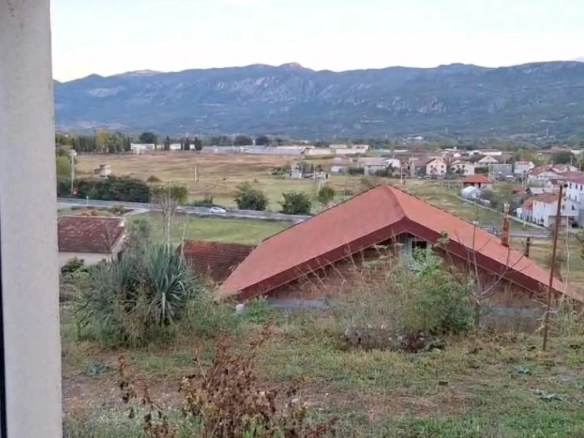 Kuća sa dvorištem