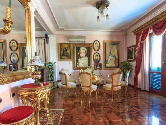 Kuća sa terasama i dvorištem u Šušnju