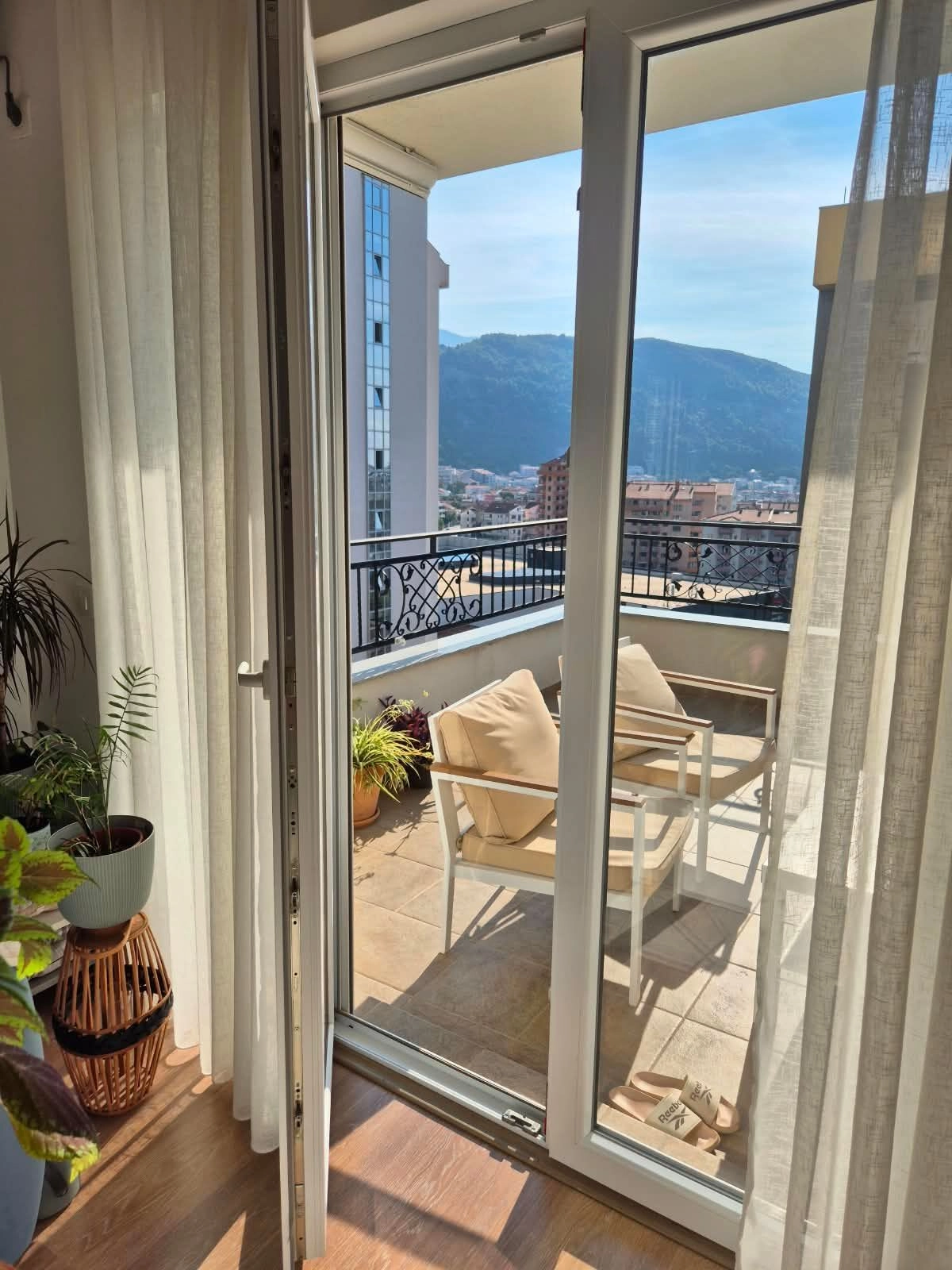 Jednosoban moderno opremljen stan 48m2 – Dubovica, Budva (dugoročni najam)