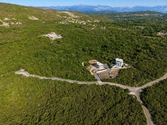 Neurbanizovano zemljište sa pogledom na more 4500m² – Zagora, Kotor